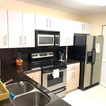 Apartamento Renovated 2/2 Unit At Yacht Club/Aventura Exterior foto
