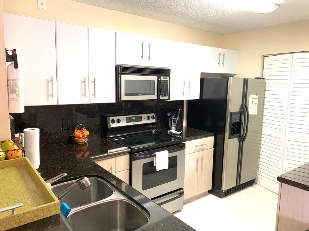 Apartamento Renovated 2/2 Unit At Yacht Club/Aventura Exterior foto