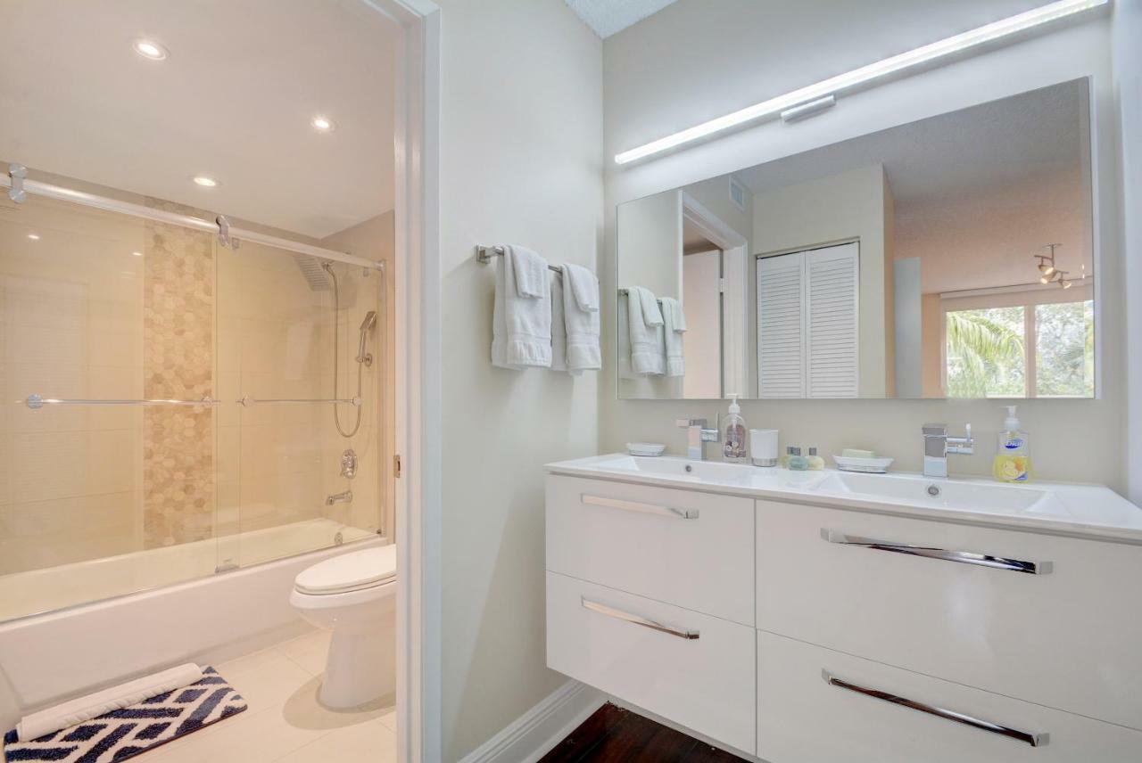 Apartamento Renovated 2/2 Unit At Yacht Club/Aventura Exterior foto