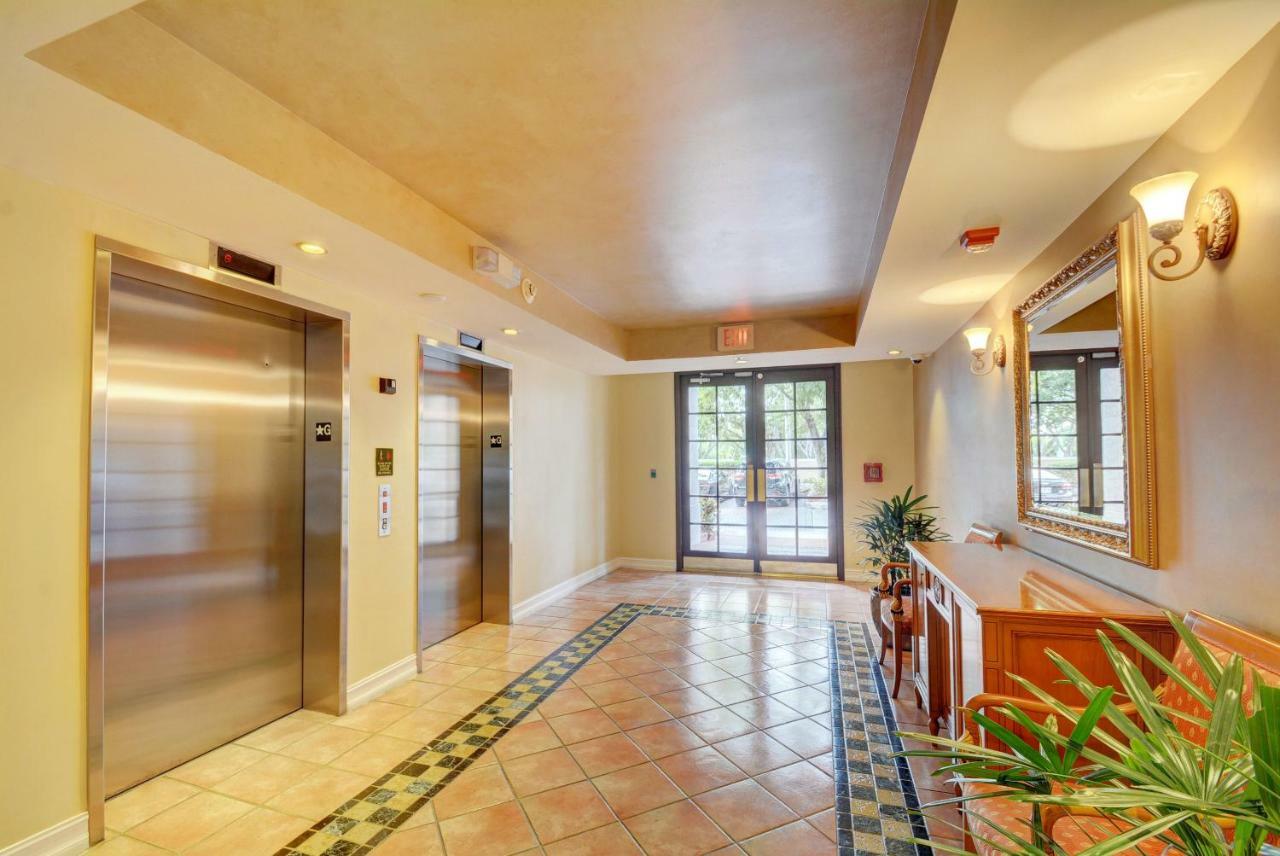 Apartamento Renovated 2/2 Unit At Yacht Club/Aventura Exterior foto